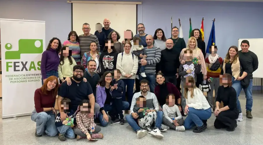 nosotros federacion personas sordas extremadura trabajadores fexas en grupo